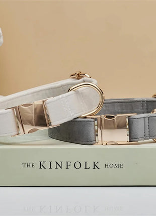 Personalisiertes Samt Hundehalsband "Emilia" mit Gravur – Verstellbar & Elegant
